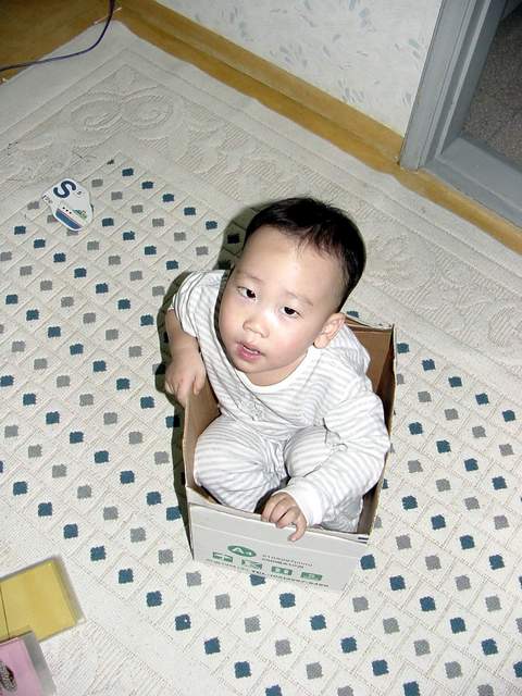 Changmin in a box | 상자안의 창민이 - 김창민; 내복; 상자; 