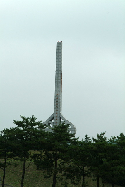 DSCF6061 - 서울부산간고속도로준공기념탑; 추풍령휴게소; 