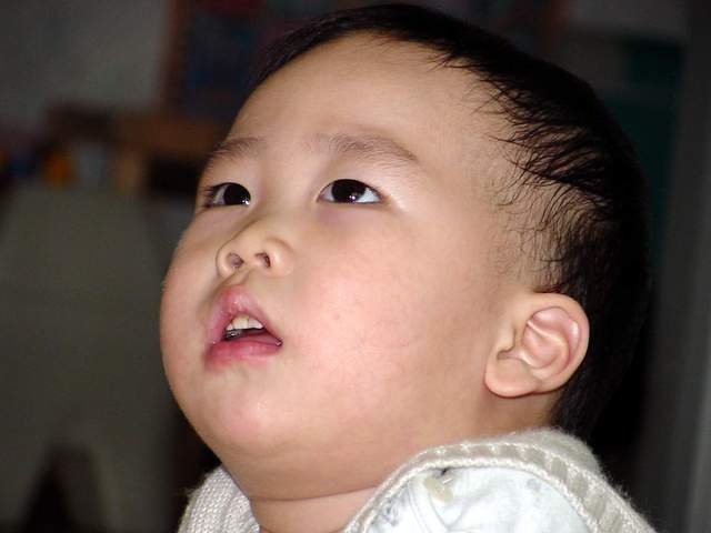 Changmin\'s face | 김창민의 TV 보는 무표정한 얼굴