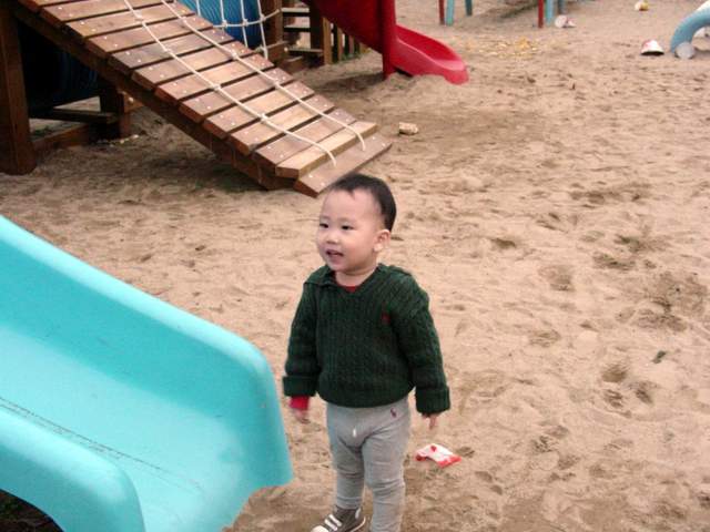 Changmin and a playground slide | 미끄럼대와 창민 - 김창민; 미끄럼대; 