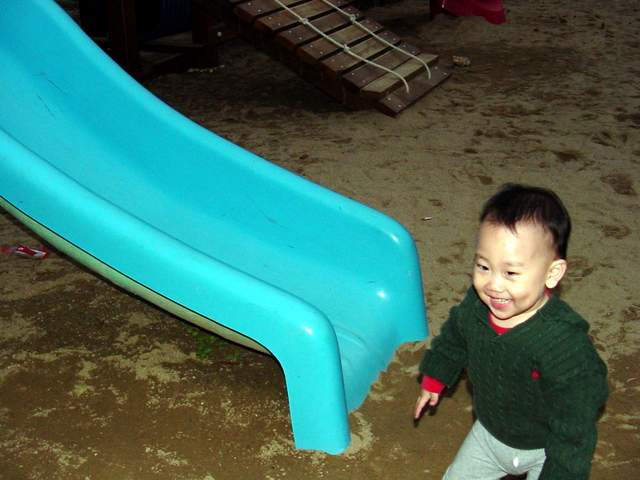 Changmin and a playground slide | 미끄럼대와 창민 - 김창민; 미끄럼대; 